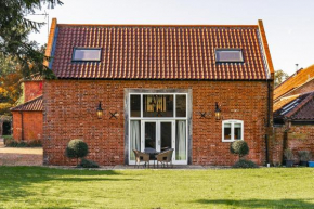 Modern barn 2 beds in quiet location with parking